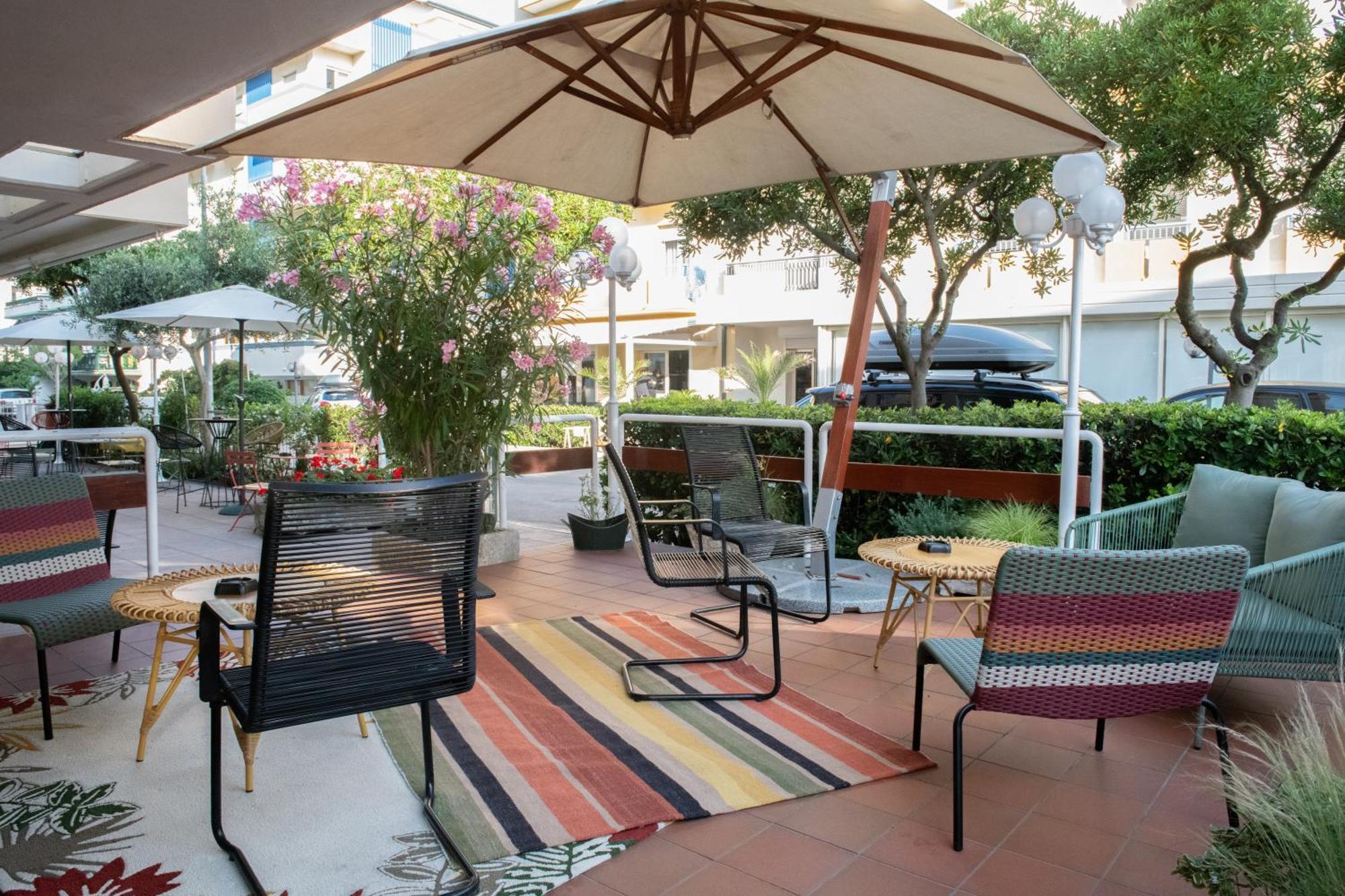 Hotel Mirabella Riccione Exterior foto